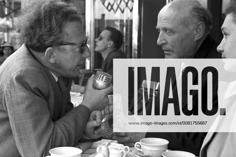 Interview with filmmakers at the Berlinale in 1951 1 International Film Festival Berlin Berlin 07 06 1951 Foto:xFilmweltx xFuturexImage