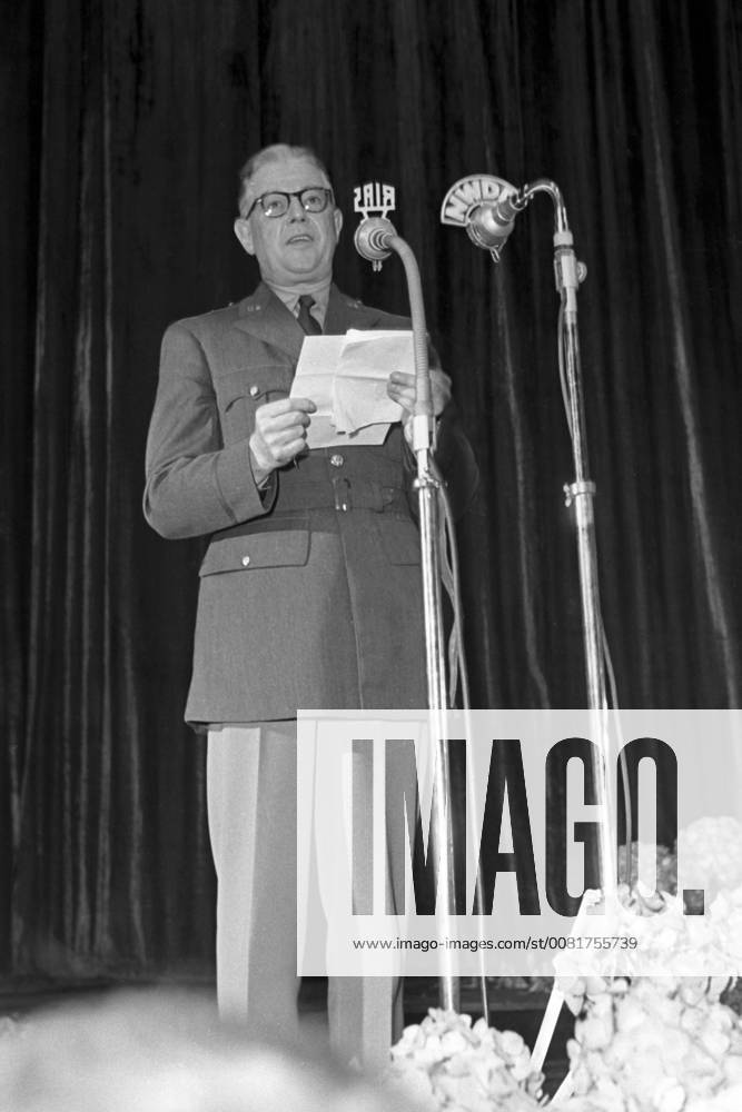 Presiverleihung at the Berlinale in 1951 1 International Film Festival Berlin Berlin 16 06 1951 Foto:xFilmweltx xFuturexImage