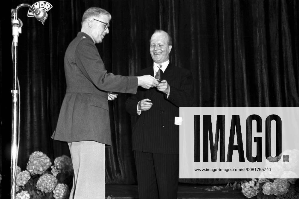 Presiverleihung at the Berlinale in 1951 1 International Film Festival Berlin Berlin 16 06 1951 Foto:xFilmweltx xFuturexImage