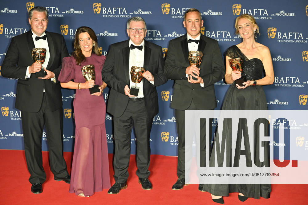 BAFTA TV Awards, Winners, London, UK, 11 May 2025. London, UK, 11 May 2025. Gareth Knowles, Kelly Crawford, Richard Frediani, Liam Blyth and Caroline Turner pose with the News Coverage Award for BBC Breakfast: Post Office Special on the Winners Carpet at the BAFTA Television Awards with P&O Cruises at the Royal Festival Hall, London, UK., Credit:Lee Floyd Avalon UK, London, Royal Festival Hall
