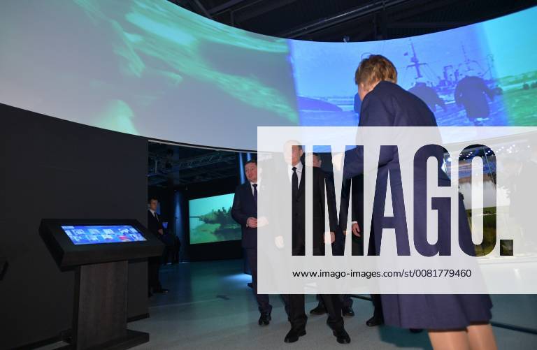 VOLGOGRAD, RUSSIA – FEBRUARY 2, 2018: Volgograd Region Governor Andrei Bocharov and Russia s President Vladimir Putin (L-R) visit the Russia My History museum. Alexei Druzhinin Russian Presidential Press and Information Office TASS TS072082