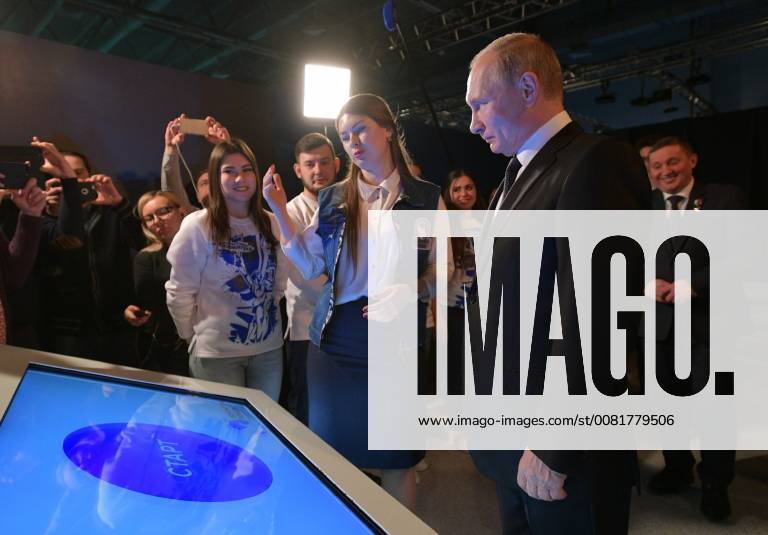 VOLGOGRAD, RUSSIA – FEBRUARY 2, 2018: Russia s President Vladimir Putin (R) meets with members of the Volunteers of Victory movement at the Russia My History museum. Alexei Druzhinin Russian Presidential Press and Information Office TASS TS072086