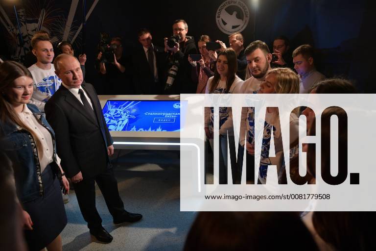 VOLGOGRAD, RUSSIA – FEBRUARY 2, 2018: Russia s President Vladimir Putin (L front) meets with members of the Volunteers of Victory movement at the Russia My History museum. Alexei Druzhinin Russian Presidential Press and Information Office TASS TS072088