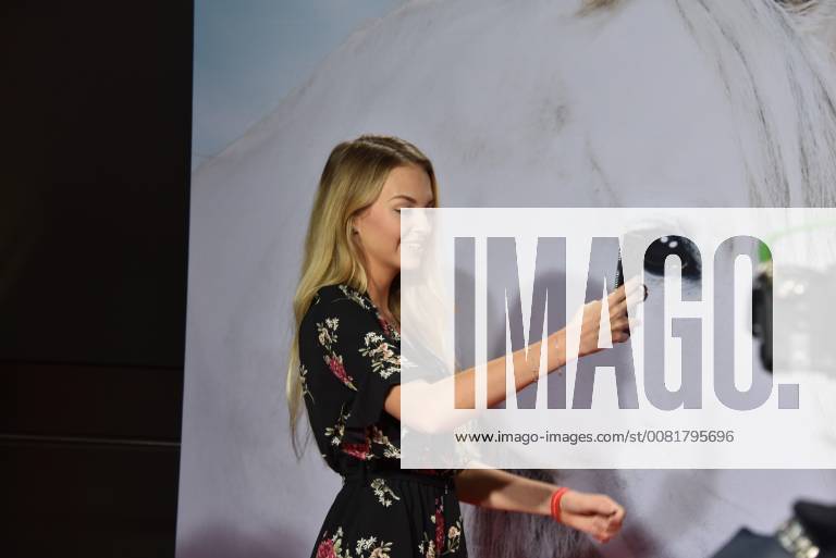 The Infulencerin xLeata posing on 04 02 2018 in Cologne on the red carpet at the premiere of the cinema Wendy 2 friendship forever