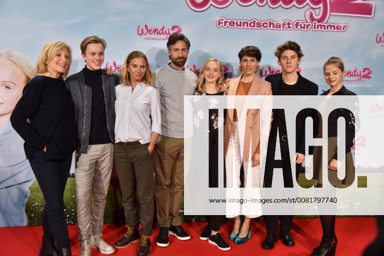 MAREN Kroymann l r Noah Kraus Nadeshda Brennicke Benjamin Sadler Jule Hermann Jasmin device Julius Hotz and Henriette Morawe posing on 04 02 2018 in Cologne on the red carpet at the premiere of the cinema Wendy 2 friendship forever