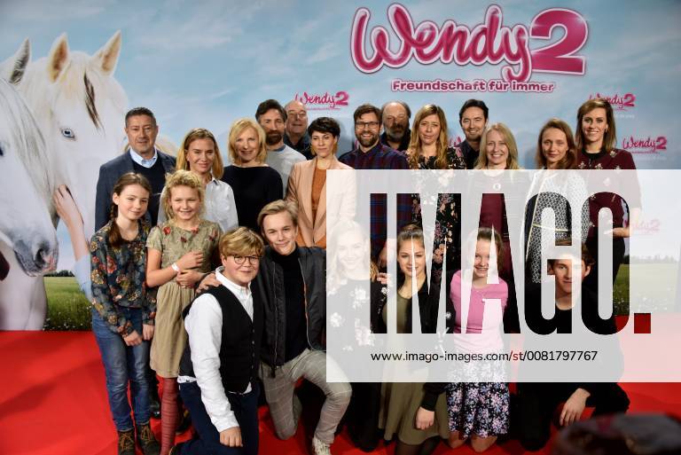 Crew and cast 2 l series r device Joachim Llambi Nadeshda Brennicke Maren Kroymann Benjamin Sadler Jan Kromschröder Jasmin Hanno Olderdissen Waldemar Kobus Eva Holtmann Martin Bachmann Carolin Hecht Christina Bentlage and Eva van Leeuwen and 1 row l r unknown Claire Wegener Lorenzo Germeno Noah Kraus Jule Hermann Henriette Morawe Lea E