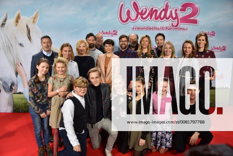 Crew and cast 2 l series r device Joachim Llambi Nadeshda Brennicke Maren Kroymann Benjamin Sadler Jan Kromschröder Jasmin Hanno Olderdissen Waldemar Kobus Eva Holtmann Martin Bachmann Carolin Hecht Christina Bentlage and Eva van Leeuwen and 1 row l r unknown Claire Wegener Lorenzo Germeno Noah Kraus Jule Hermann Henriette Morawe Lea E
