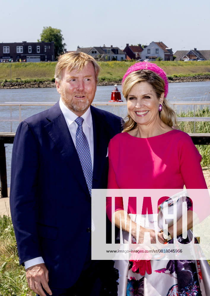 Utrecht Queen Maxima and King Willem-Alexander at the ferry De Overkant during the visited at Montfoort, Lopik, Viane, Lopikerwaard and Vijfheerenlanden in Utrecht. Â