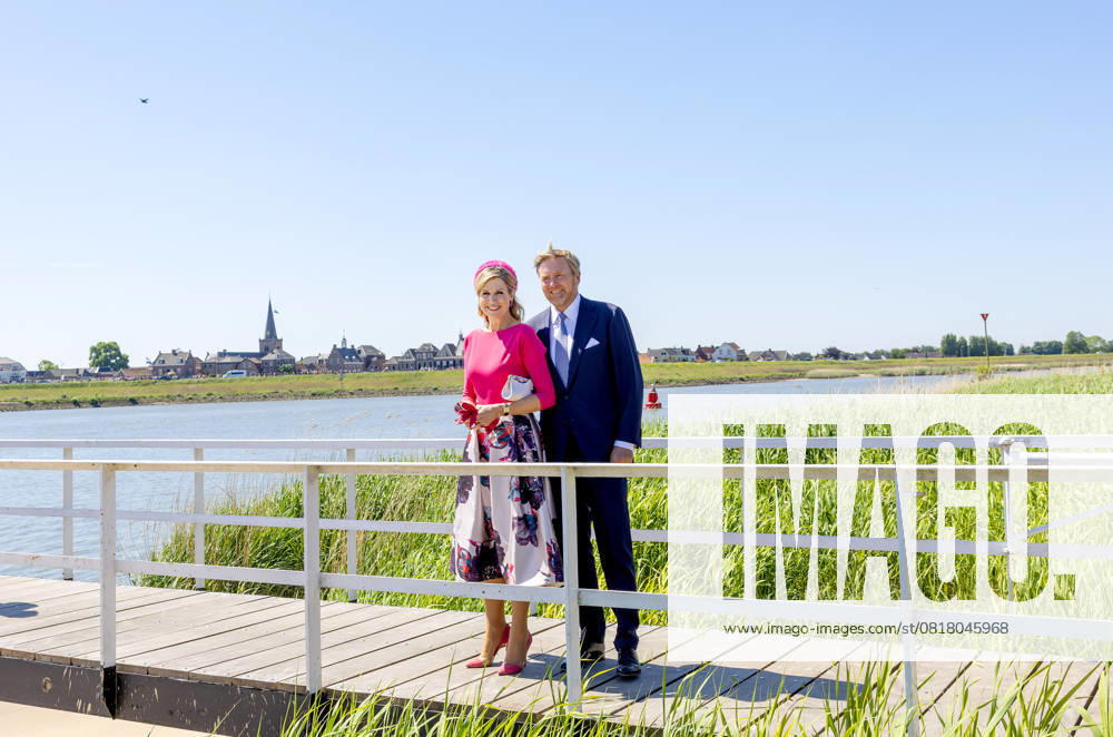 Utrecht Queen Maxima and King Willem-Alexander at the ferry De Overkant during the visited at Montfoort, Lopik, Viane, Lopikerwaard and Vijfheerenlanden in Utrecht. Â