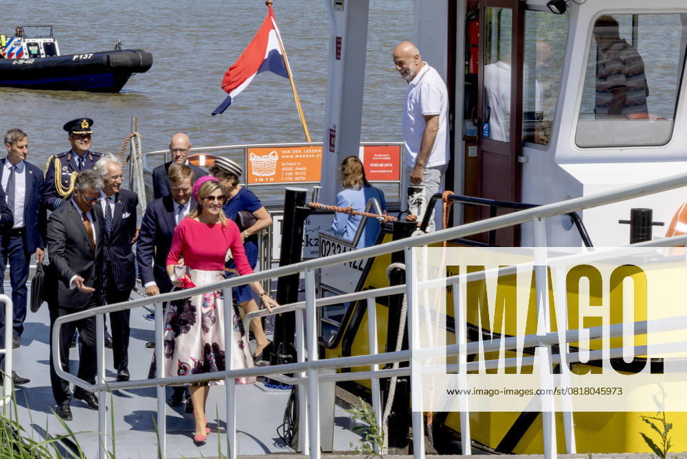 Utrecht Queen Maxima and King Willem-Alexander at the ferry De Overkant during the visited at Montfoort, Lopik, Viane, Lopikerwaard and Vijfheerenlanden in Utrecht. Â