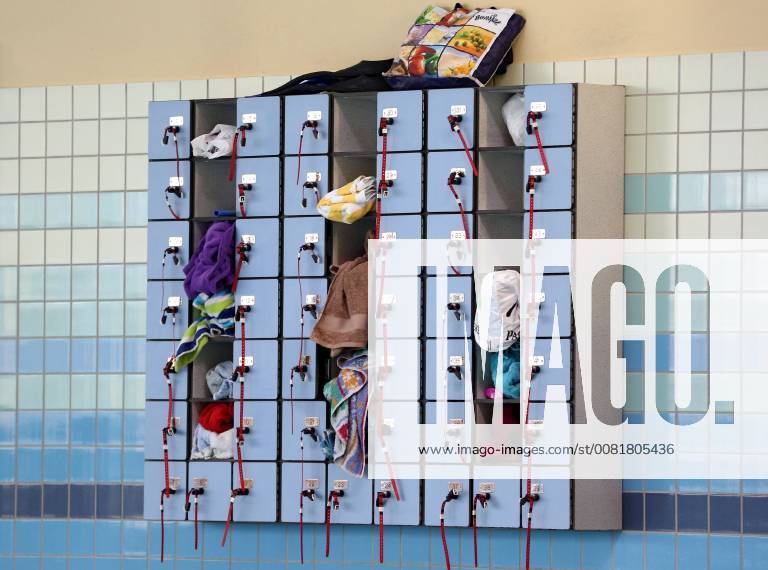 Swimming pool 05 02 18 Erfurt indoor swimming pool towel storage lockers