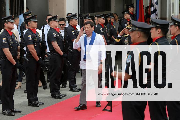 (180206) -- MANILA, Feb. 6, 2018 -- Philippine President Rodrigo Duterte (C) salutes customs police while attending the luxury vehicles destroying ceremony at the Bureau of Customs in Manila, the Philippines, Feb. 6, 2018. Some 30 smuggled luxury cars worth about 62 million pesos (1.2 million U.S. dollars) were confiscated and destroyed by the Philippine government to deter car smuggling. ) (zf) THE PHILIPPINES-MANILA-SMUGGLED LUXURY CARS-CRUSH ROUELLExUMALI