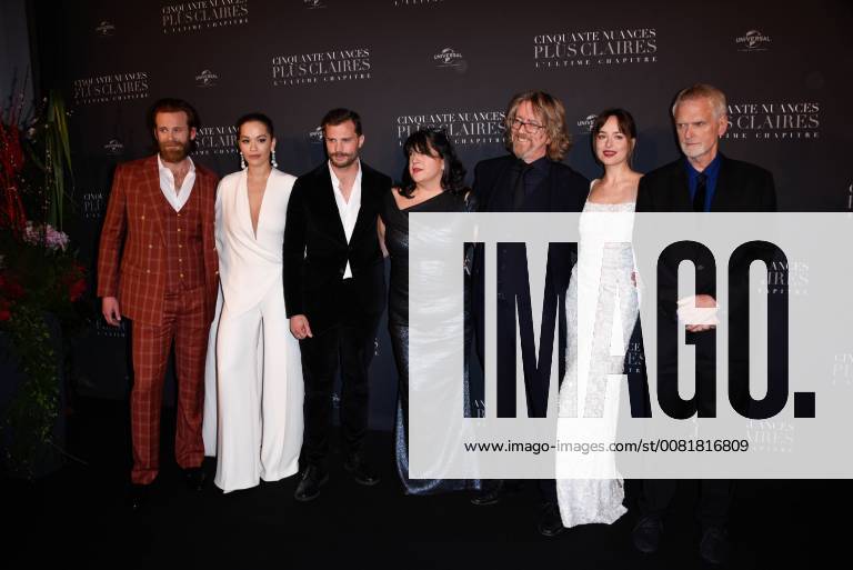 Fifty Shades of Grey 3 Premiere in Paris Jamie Dornan ( acteur ) - Dakota Johnson ( actrice ) - Erika Leonard James ( productrice ) - Rita Ora ( actrice ) - Eric Johnson ( acteur ) - James Foley ( realisateur ) - Liam Payne ( chanteur ) lors du photocall pour l avant premiere du film 50 NUANCES PLUS CLAIRES a Paris CELEBRITES : Avant premiere du film 50 NUANCES PLUS CLAIRES - Paris - 06 02 2018 FedericoPestellini Panoramic