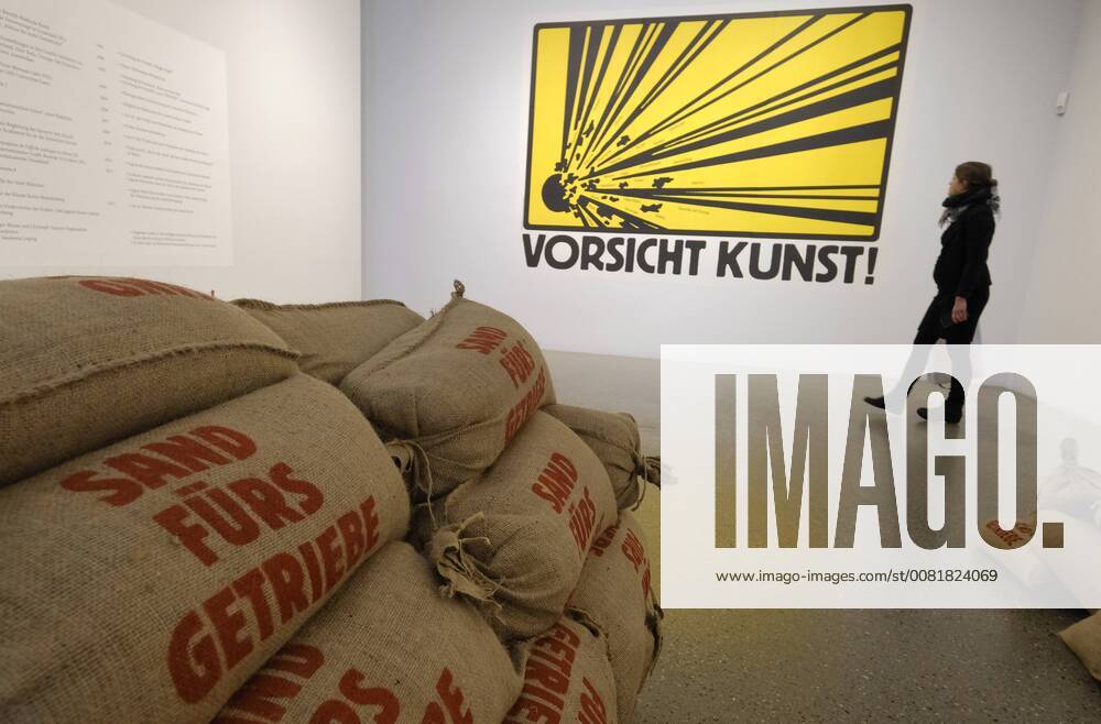 Sand for gear is a comprehensive retrospective at the Folkwang Museum in Essen to the 80 anniversary of the Plakatkuenstlers Klaus Staeck photo from 07 02 18 the Folkwang exhibition on Friday 09 02 18 starts shows until 8 April alongside the early graphics from the 60s and some objects in 1971 until today epd message from 07 see more than 200 posters from the period 02 18 Klaus Staeck