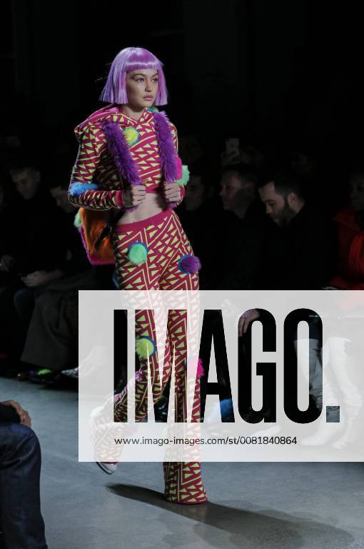 US model Gigi Hadid presents a creation by Jeremy Scott at the New York Fashion Week Fall 2018 in New York, New York, USA, 08 February 2018. The Fall 2018 collections are being presented from 08 to 14 February. New York Fashion Week Fall 2018 !ACHTUNG: NUR REDAKTIONELLE NUTZUNG!