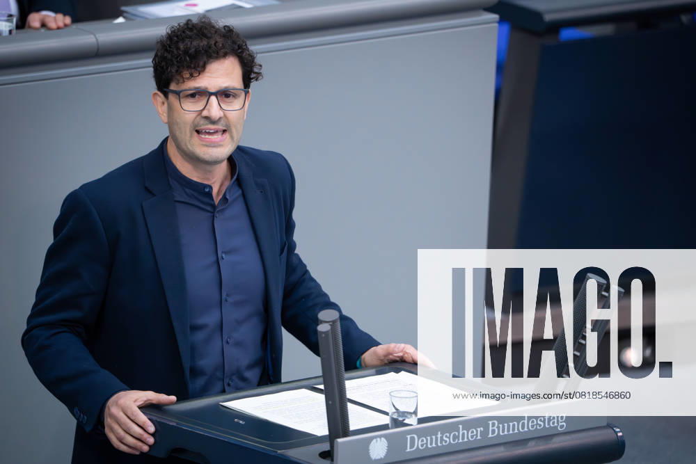 German Bundestag, 4th plenary session Luigi Pantisano The Left in portrait during his speech on the agenda item Transport at the 4th session of the German Bundestag in Berlin, 15 05 2025 Berlin Berlin Germany