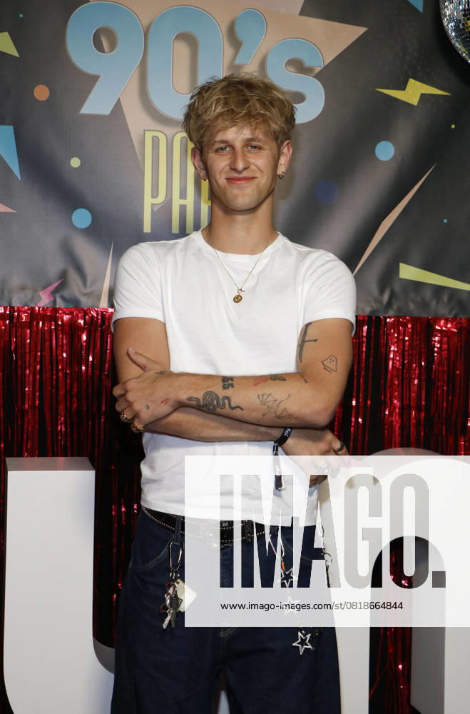 Theo Carow at the photocall for the premiere of the first season of the JOYN series Messiah Superstar at Bi Nuu Berlin on May 15, 2025