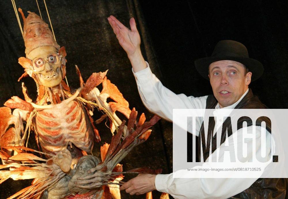 Body Worlds Exhibition BODY WORLDS Gunther von Hagens updates exhibition with 9 new plastinates at the Atlantis Gallery, Brick Lane Ref:20020712 London Great Britain