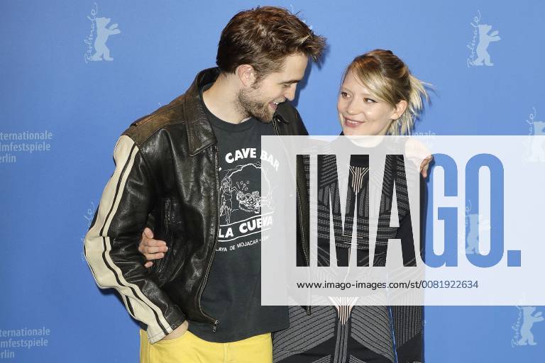 Robert Pattinson and Mia Wasikowska both actors in the damsel Photocall during the 68 international film festival Berlinale on 16 02 2018 in Berlin Berlinale 2018 damsel Photo Call Press Conference
