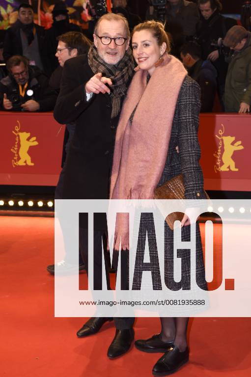 Peter Lohmeyer with girlfriend Leonie Seifert attending the transit premiere at the Berlin International Film Festival Berlinale 2018 68th at Berlinale Palace on February 17 in Berlin Germany Foto:xC.xNiehausx xFuturexImage