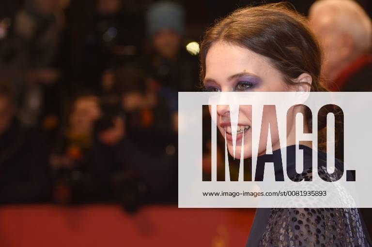 Paula beer transit attending the premiere at the Berlin International Film Festival Berlinale 2018 68th at Berlinale Palace on February 17 in Berlin Germany Foto:xC.xNiehausx xFuturexImage