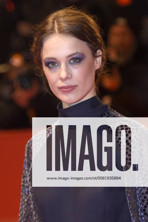 Paula beer transit attending the premiere at the Berlin International Film Festival Berlinale 2018 68th at Berlinale Palace on February 17 in Berlin Germany Foto:xC.xNiehausx xFuturexImage