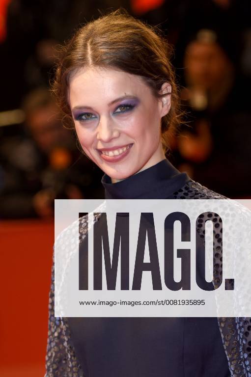 Paula beer transit attending the premiere at the Berlin International Film Festival Berlinale 2018 68th at Berlinale Palace on February 17 in Berlin Germany Foto:xC.xNiehausx xFuturexImage