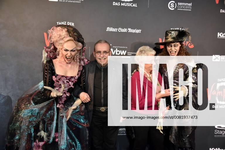 Musicians Janus Fröhlich and his wife and the Dareller Elise Doorn l and Albert Jan Kinemar r come on 17 02 2018 in Cologne for the premiere of the musical dance of the vampires in the musical dome