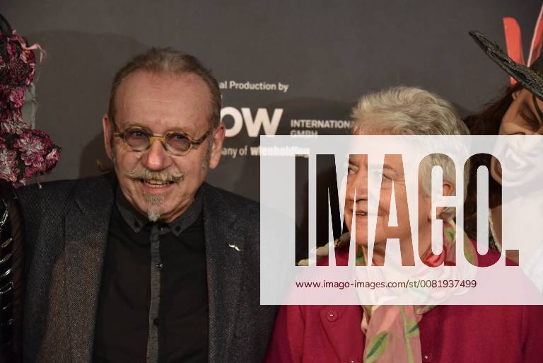 Musicians Janus Fröhlich and his wife come on 17 02 2018 in Cologne for the premiere of the musical dance of the vampires in the musical dome