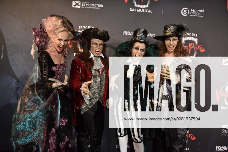 Actors come on 17 02 2018 in Cologne for the premiere of the musical dance of the vampires in the musical dome
