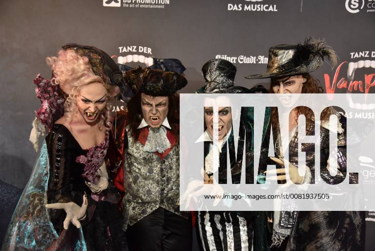 Actors come on 17 02 2018 in Cologne for the premiere of the musical dance of the vampires in the musical dome