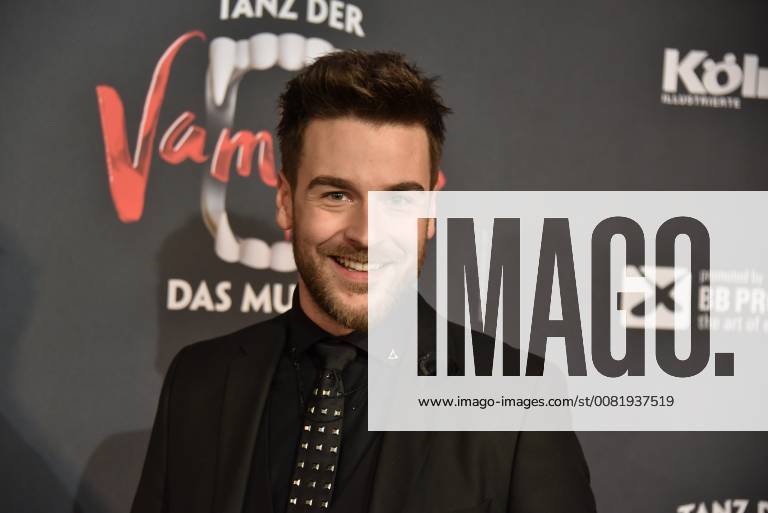 Moderator Eric Schroth comes on 17 02 2018 in Cologne for the premiere of the musical dance of the vampires in the musical dome
