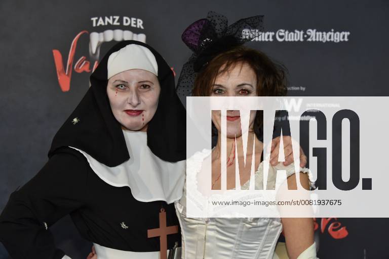 Actress Nina Vorbrodt l r and the dancer of Pia Neises comes on 17 02 2018 in Cologne for the premiere of the musical dance of the vampires in the musical dome