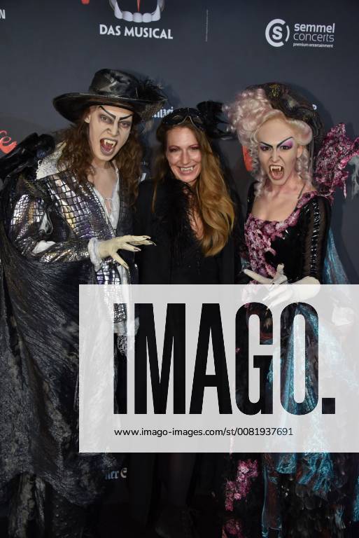 The presenter Mara Bergmann m and the vampire Albert Jan Kinemar l and Elise Doorn r comes on 17 02 2018 in Cologne for the premiere of the musical dance of the vampires in the musical dome