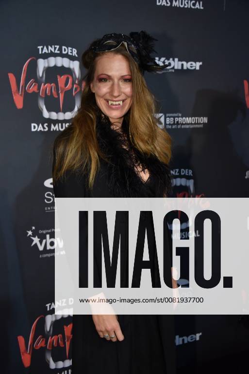 The presenter Mara Bergmann comes on 17 02 2018 in Cologne for the premiere of the musical dance of the vampires in the musical dome