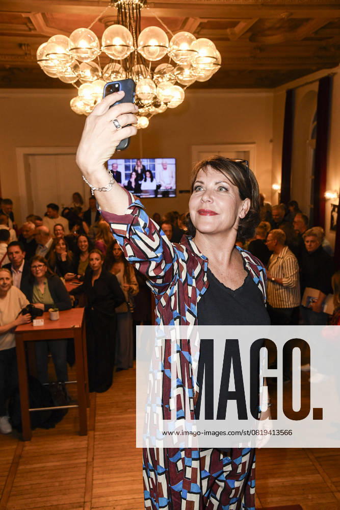Janina Hartwig at the Fisch sucht Fahrrad premiere at the Schlossparktheater on 17 05 2025 in Berlin at the Fisch sucht Fahrrad premiere at the Schlossparktheater in Berlin