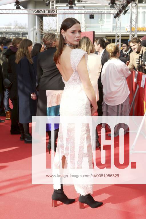Lily Sullivan attending the picnic at hanging rock seasons 1 2 premiere during the 68th Berlin International Film Festival Berlinale 2018 at Zoo Palace on February 19 2018 in Berlin Germany Foto:xC.xTamckex xFuturexImage