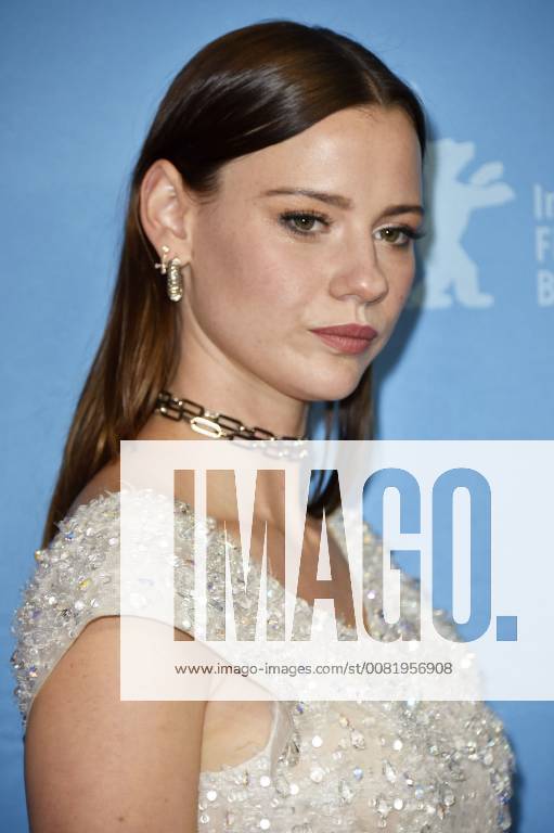 Lily Sullivan attending the picnic at hanging rock seasons 1 2 premiere during the 68th Berlin International Film Festival Berlinale 2018 at Zoo Palace on February 19 2018 in Berlin Germany Foto:xN.xKubelkax xFuturexImage