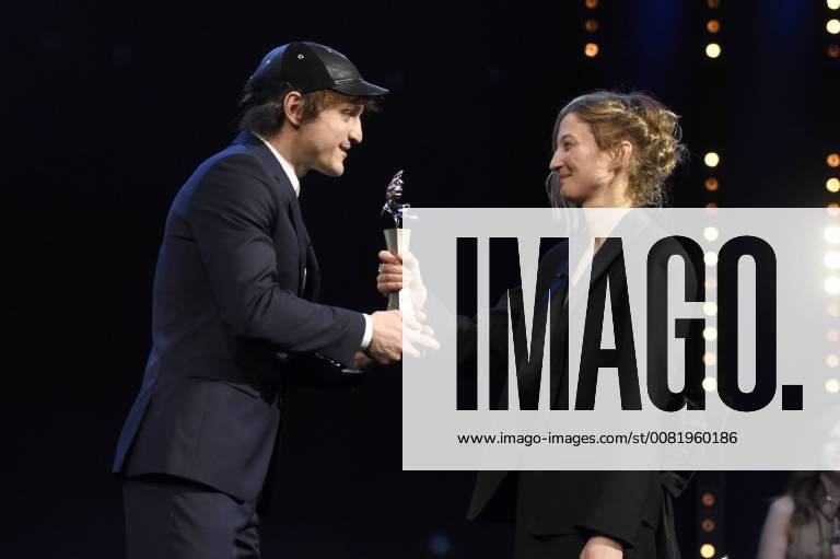 Franz Rogowski Germany and Alba Rohrwacher attending the European shooting stars 2018 award ceremony at the Berlin International Film Festival Berlinale 2018 68th at Berlinale Palace on February 19 2018 in Berlin Germany Foto:xC.xNiehausx xFuturexImage