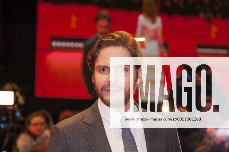 Daniel Brühl on the red carpet of the Berlinale for the premiere of 7 days in Entebbe on 19 02 2018 in Berlin Daniel Brühl on the red carpet of the Berlinale for the premiere of 7 days in Entebbe on 19 02 2018 in Berlin