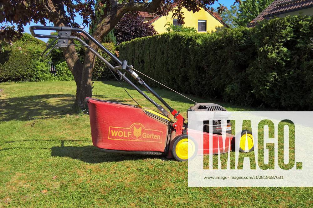 Wolf Garten, lawn mower Mowing the lawn with WolfGarten, petrol lawn mower Wolf Garten is a brand of the US American MTD Group for garden machinery and tools, fertilizer, lawn seed and other garden accessories The former Wolf Garten GmbH und Co KG, based in Betzdorf, was an independent manufacturer of