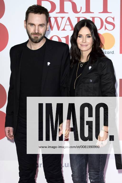 Johnny McDaid and Courtney Cox at the BRIT Awards 2018 at the O2 Arena London 21 02 2018 Johnny McDaid Courtney Cox Foto:xS.xFuturexImage