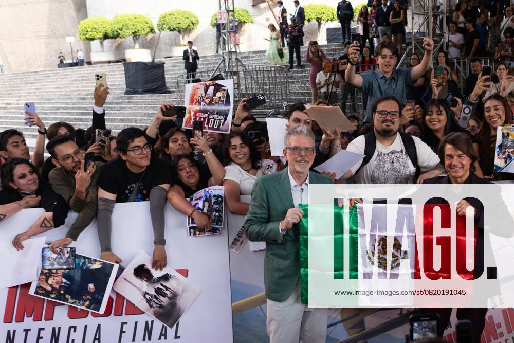 TOM CRUISE and director CHRISTOPHER MCQUARRIE ttended the premiere of Mission Impossible: Dead Reckoning at the National Auditorium, where they signed autographs and walked the red carpet. Mexico City Mexico - ZUMAl178 20250520_znp_l178_004