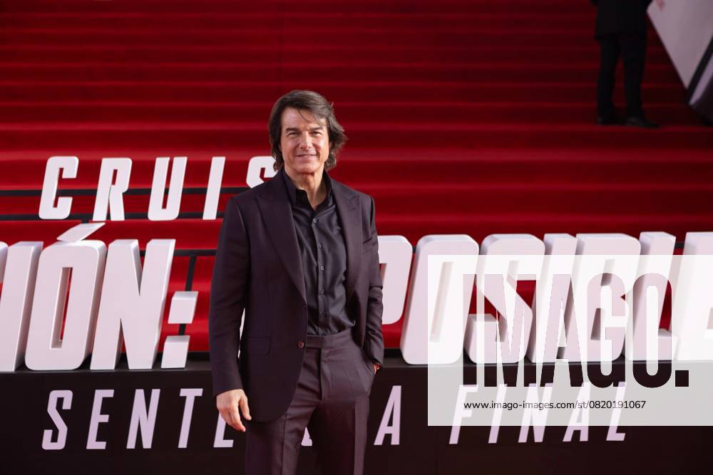 TOM CRUISE and director CHRISTOPHER MCQUARRIE ttended the premiere of Mission Impossible: Dead Reckoning at the National Auditorium, where they signed autographs and walked the red carpet. Mexico City Mexico - ZUMAl178 20250521_znp_l178_004