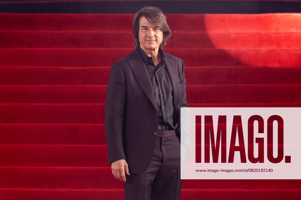 TOM CRUISE and director CHRISTOPHER MCQUARRIE ttended the premiere of Mission Impossible: Dead Reckoning at the National Auditorium, where they signed autographs and walked the red carpet. Mexico City Mexico - ZUMAl178 20250521_znp_l178_024