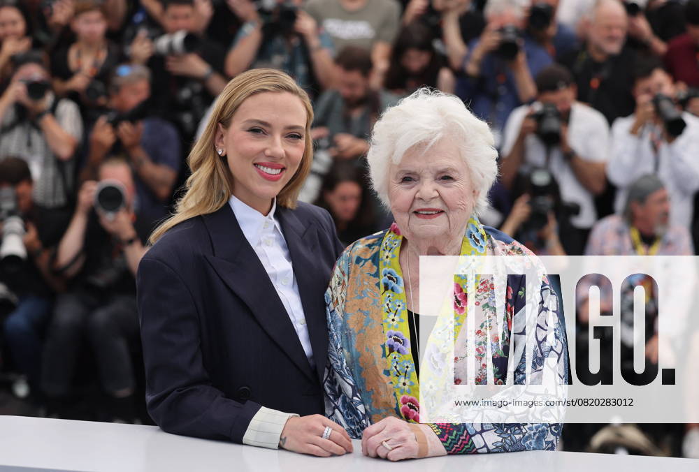 Bilder des Jahres 2025, Entertainment 05 Mai Entertainment Themen der Woche KW21 Eleanor The Great Photocall during the 78th Cannes International Film Festival June Squibb et Scarlett Johansson au photocall du film Eleanor The Great lors du 78ème Festival International du Film de Cannes, au Palais des Festivals à Cannes, France, le 21 mai 2025 Jacovides Moreau Bestimage Eleanor The Great Photocall during the 78th Cannes International Film Festival, in Cannes, France, on May 21, 2025 Cannes France