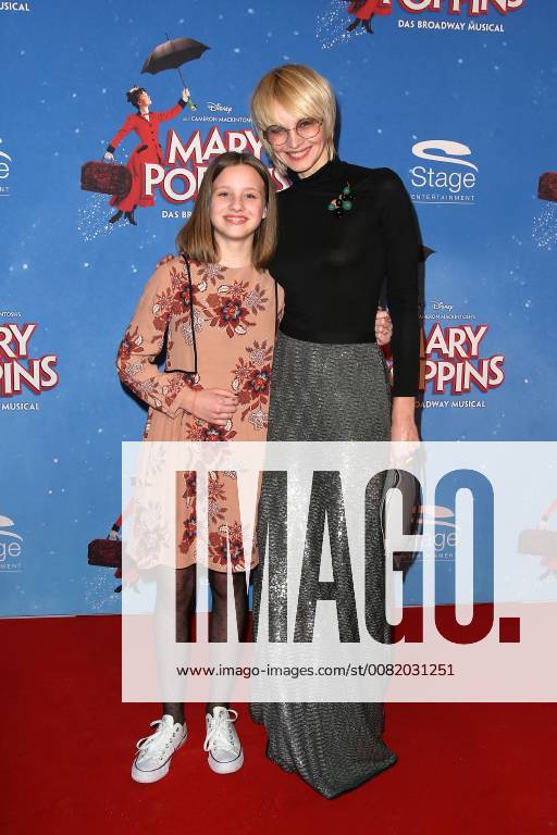 Susanne Atwell and her daughter Ava at the Mary Poppins Musical Premiere on 25 02 2018 in Hamburg Mary Poppins Musical Premiere in Hamburg 2018