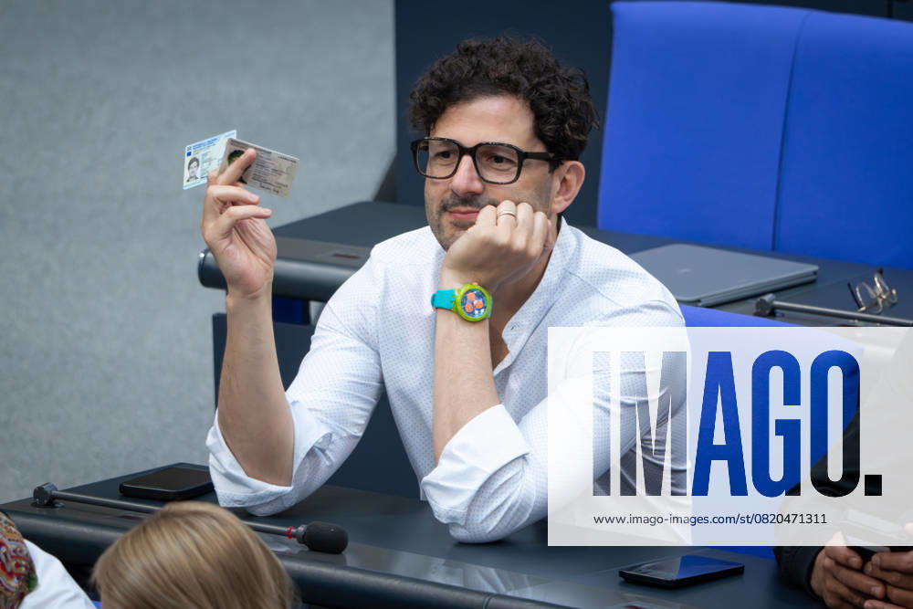 German Bundestag, 7th plenary session Luigi Pantisano Die Linke holds up his identity card and drivers license in response to the speech by Gottfried Curio AfD on his speech on immigration policy reform in plenary at the 7th session of the German Bundestag in Berlin, 22 05 2025 Berlin Berlin Germany