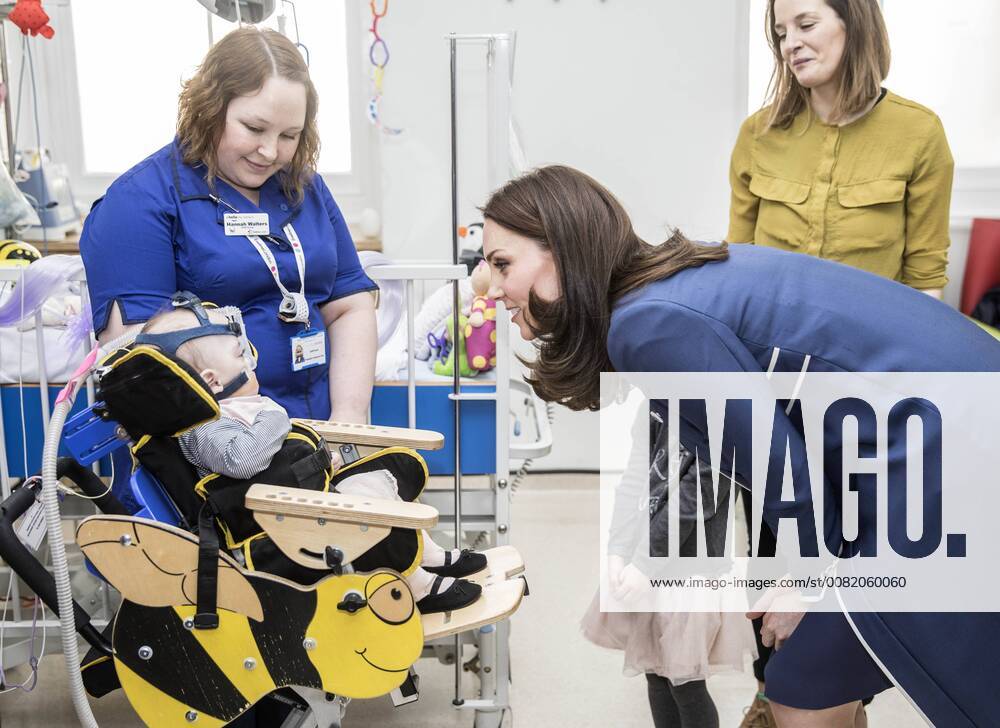 . 27 02 2018. London, United Kingdom. The Duchess of Cambridge meets ten month old Amara Kedwell- Parsons during a visit to St Thomas hospital in London. xi-Imagesx IIM-17089-0001