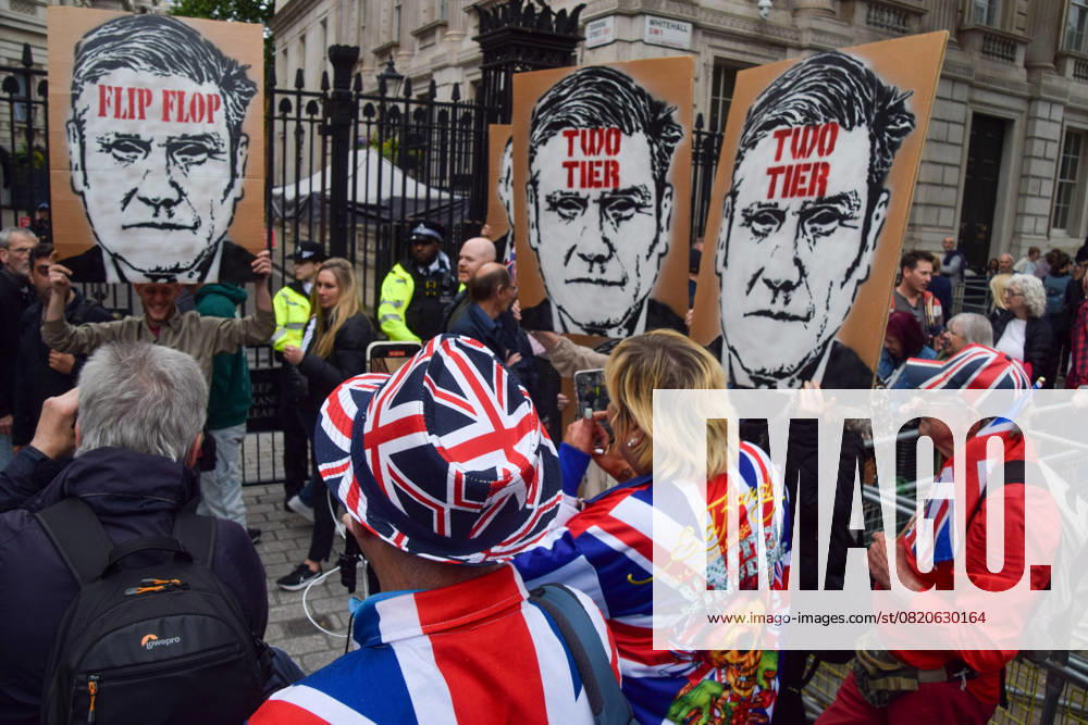 Protesters hold signs referring to Keir Starmer as Two Tier during an anti-governmen protest outside Downing Street, part of a National Strike day of action against the Labour Party and against a range of current policies in the UK. London United Kingdom - ZUMAv130 20250524_zip_v130_003